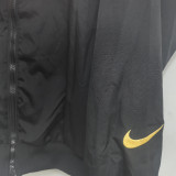 2006/07 M Utd Black Retro Windbreaker