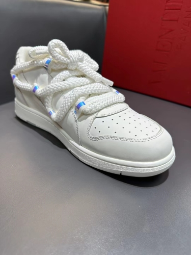 Men 𝑉*𝐴𝐿𝐸𝑁𝑇𝐼𝑁𝑂 Top Sneakers