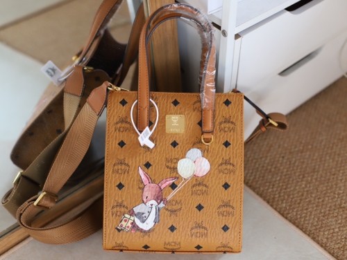 M*CM Bag Top Quality 22*19*8.5CM
