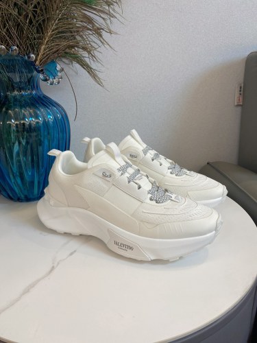 Men Women 𝑉*𝐴𝐿𝐸𝑁𝑇𝐼𝑁𝑂 Top Sneakers