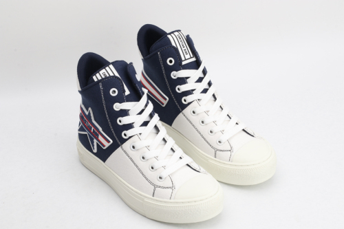 Women D*or Top Sneaker