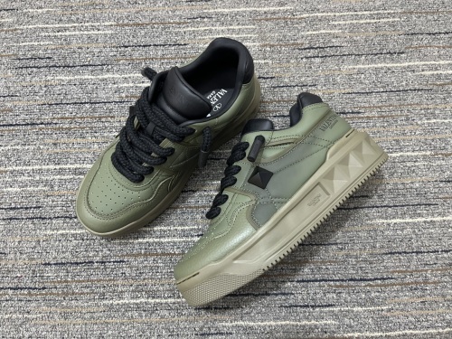 Men 𝑉*𝐴𝐿𝐸𝑁𝑇𝐼𝑁𝑂 Top Sneakers