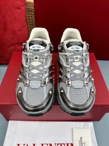 Men 𝑉*𝐴𝐿𝐸𝑁𝑇𝐼𝑁𝑂 Top Sneakers