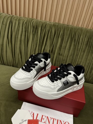 Men Women 𝑉*𝐴𝐿𝐸𝑁𝑇𝐼𝑁𝑂 Top Sneakers