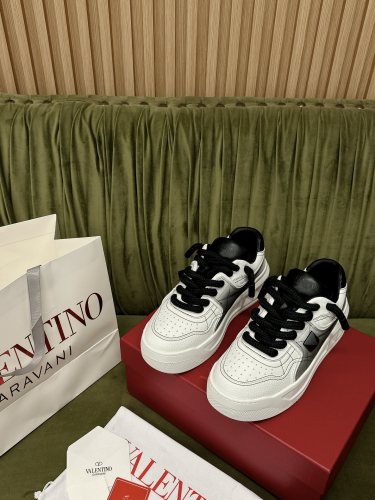 Men Women 𝑉*𝐴𝐿𝐸𝑁𝑇𝐼𝑁𝑂 Top Sneakers