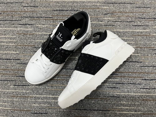 Men Women 𝑉*𝐴𝐿𝐸𝑁𝑇𝐼𝑁𝑂 Top Sneakers