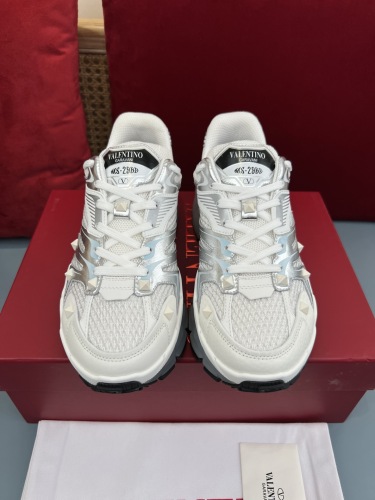 Men 𝑉*𝐴𝐿𝐸𝑁𝑇𝐼𝑁𝑂 Top Sneakers