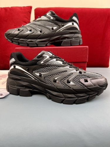 Men 𝑉*𝐴𝐿𝐸𝑁𝑇𝐼𝑁𝑂 Top Sneakers
