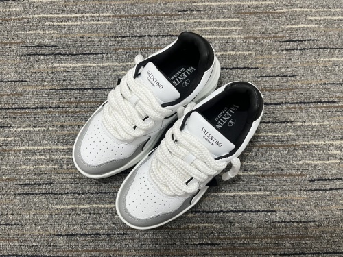 Men 𝑉*𝐴𝐿𝐸𝑁𝑇𝐼𝑁𝑂 Top Sneakers
