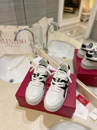 Men Women 𝑉*𝐴𝐿𝐸𝑁𝑇𝐼𝑁𝑂 Top Sneakers