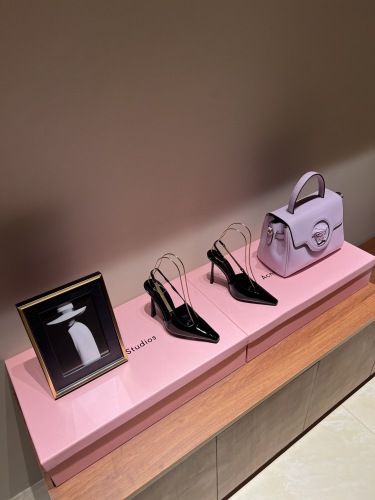 Women Y*SL Top Pumps