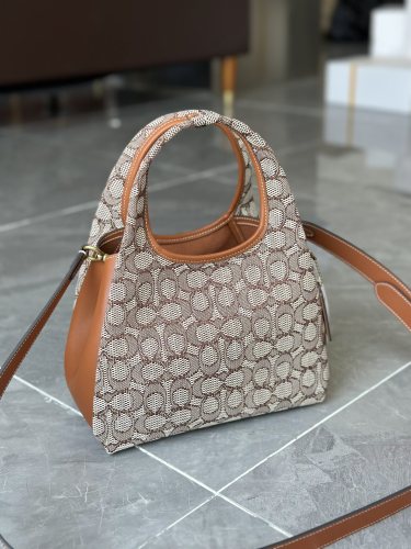 C*oach Top Bag 22*31*13CM
