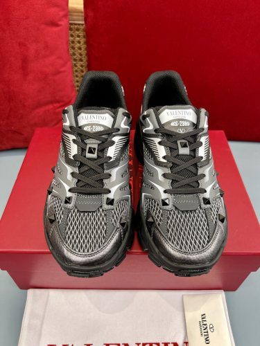 Men 𝑉*𝐴𝐿𝐸𝑁𝑇𝐼𝑁𝑂 Top Sneakers