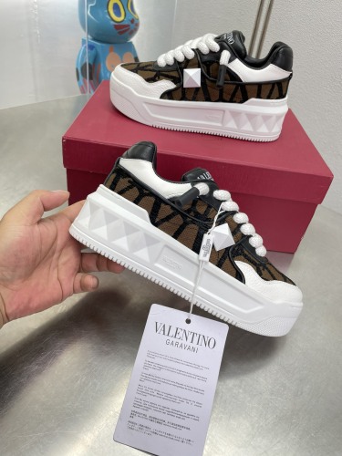 Men Women 𝑉*𝐴𝐿𝐸𝑁𝑇𝐼𝑁𝑂 Top Sneakers