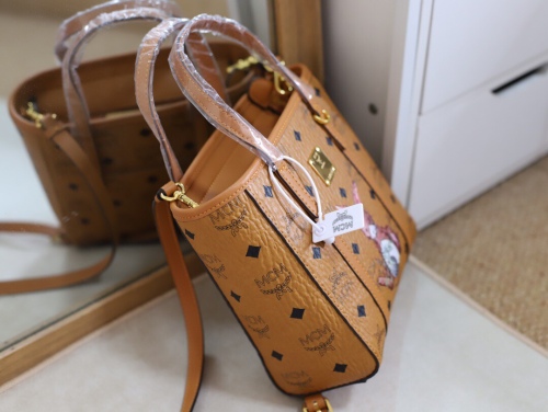 M*CM Bag Top Quality 18.5*19*9.5CM