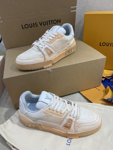 Men Women L*ouis V*uitton Top Sneakers Message US pics for More products on whatsapp