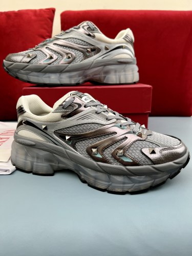 Men 𝑉*𝐴𝐿𝐸𝑁𝑇𝐼𝑁𝑂 Top Sneakers