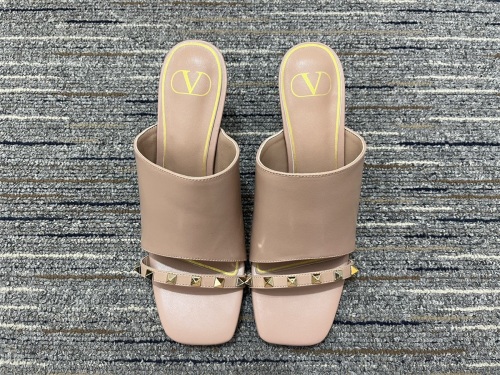 Women 𝑉*𝐴𝐿𝐸𝑁𝑇𝐼𝑁𝑂 Top Sneakers