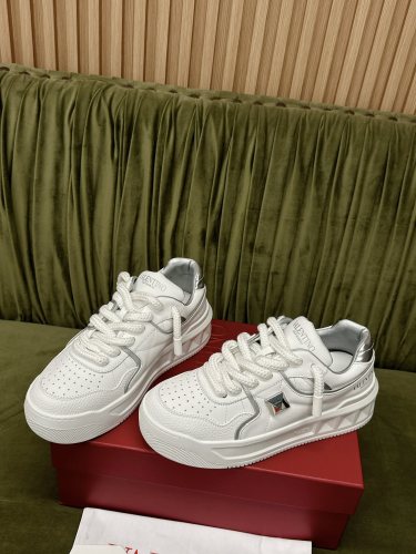 Men Women 𝑉*𝐴𝐿𝐸𝑁𝑇𝐼𝑁𝑂 Top Sneakers