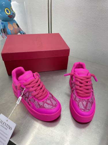 Women 𝑉*𝐴𝐿𝐸𝑁𝑇𝐼𝑁𝑂 Top Sneakers