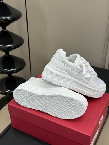 Men Women 𝑉*𝐴𝐿𝐸𝑁𝑇𝐼𝑁𝑂 Top Sneakers