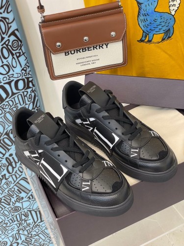 Men Women 𝑉*𝐴𝐿𝐸𝑁𝑇𝐼𝑁𝑂 Top Sneakers