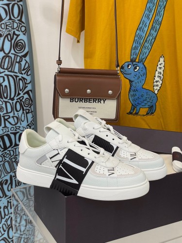 Men Women 𝑉*𝐴𝐿𝐸𝑁𝑇𝐼𝑁𝑂 Top Sneakers