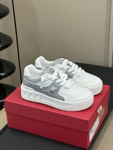 Men Women 𝑉*𝐴𝐿𝐸𝑁𝑇𝐼𝑁𝑂 Top Sneakers