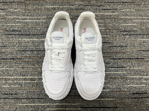 Men 𝑉*𝐴𝐿𝐸𝑁𝑇𝐼𝑁𝑂 Top Sneakers
