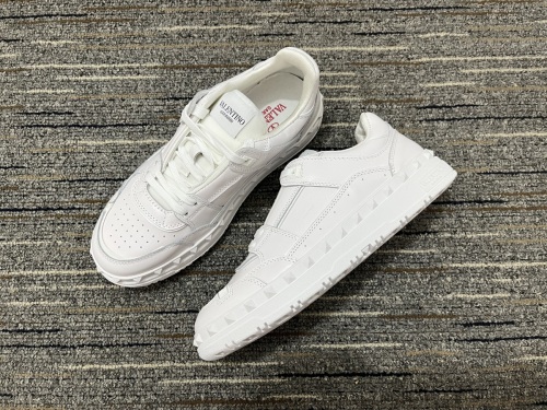 Men 𝑉*𝐴𝐿𝐸𝑁𝑇𝐼𝑁𝑂 Top Sneakers
