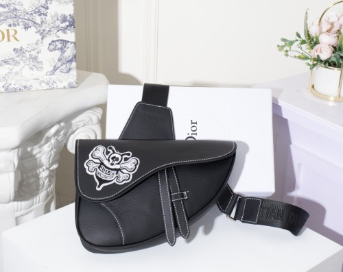 Dior Mens Bags Saddle Bag Luxury Brand Saddle Bag Black Grained Calfskin With Dior And Shawn Bee Patch Embroidery 1ADPO093RAS_H29E
