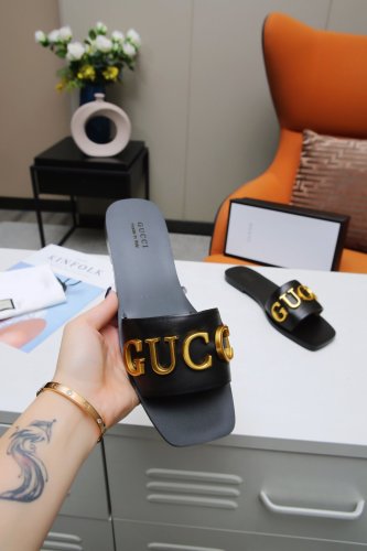 Gucci Womens Shoes Sandals Casual Design Luxury Brand Classic Leather thong sandal with Double G ‎497444 A3N00 1000 with Original Box