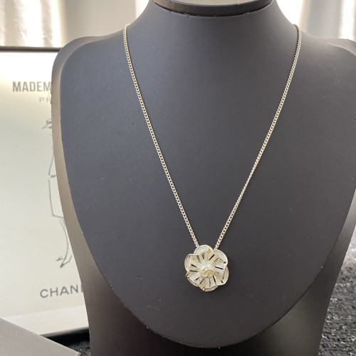 Chanel Luxury Womens Necklace N1256