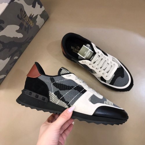 Valentino Men Shoes Fashion Design Luxury Brand ROCKRUNNER CAMOUFLAGE LAMINATED STUDDED SNEAKER with Original Box