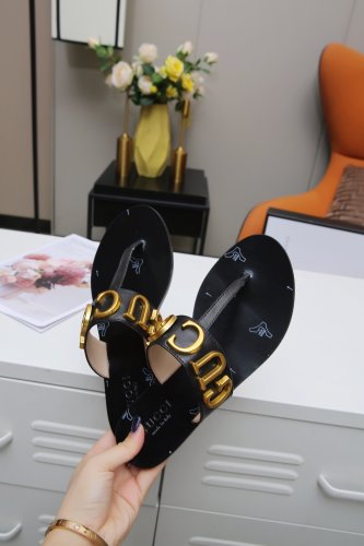 Gucci Womens Shoes Sandals Casual Design Luxury Brand Classic Leather thong sandal with Double G ‎497444 A3N00 1000 with Original Box
