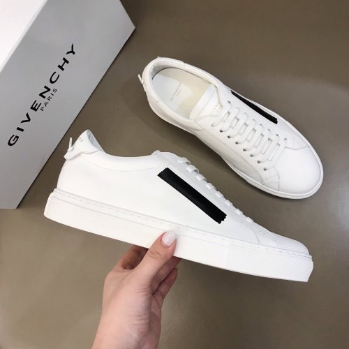 Givenchy Men Shoes Fashion Type Luxury Brand GIVENCHY SNEAKERS IN LEATHER WITH LATEX BAND BH0002H0T0-116