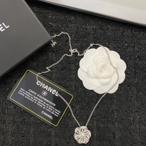 Chanel Luxury Womens Necklace N1256