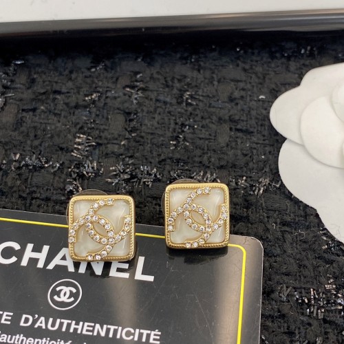 Chanel Luxury Womens Earrings E1777