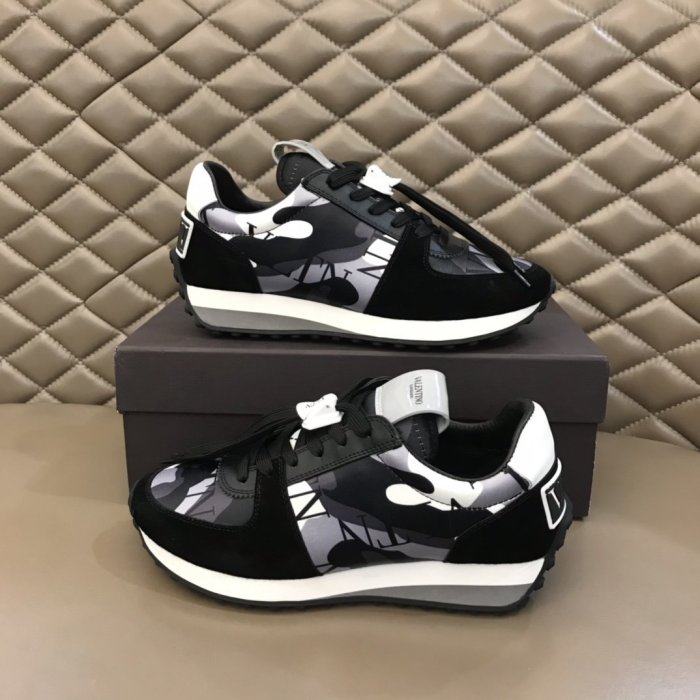 Valentino Men Shoes Fashion Design Luxury Brand ROCKRUNNER CAMOUFLAGE LAMINATED STUDDED SNEAKER with Original Box
