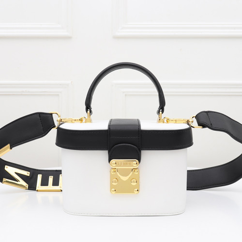 Fendi Womens Bag Crossbody Bag