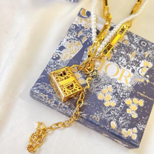 Dior Luxury Womens Necklace B021