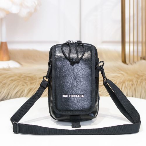 Balenciag Mens Bags EXPLORER MEDIUM CROSSBODY POUCH