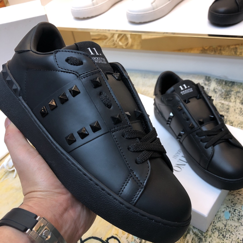 Valentino Garavani ROCKSTUD UNTITLED SNEAKER IN CALFSKIN LEATHER Mens Shoes Sneakers Luxury Brand WY2S0931BXE0NO with Original Box