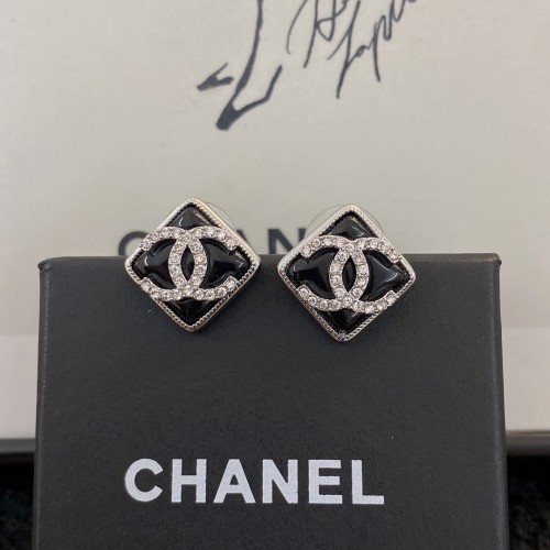 Chanel Luxury Womens Earrings E1777