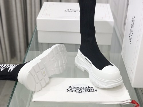 Alexander McQueen Women Shoes Sneakers Fashion Boots Design Luxury Brand Women's McQueen Graffiti Knit Tread Slick Boot in Black/white 708096W4U511041