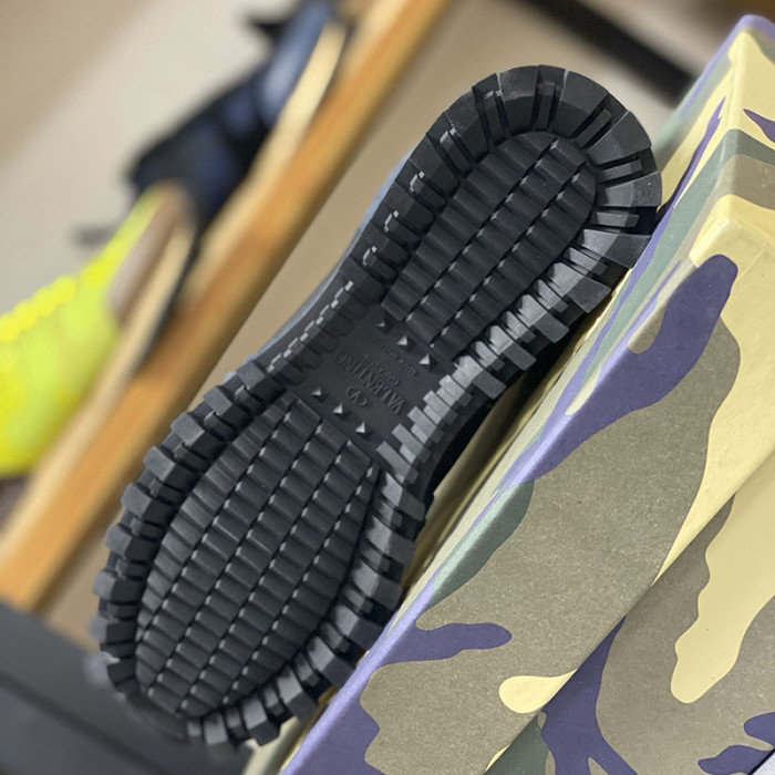 Valentino Men Shoes Fashion Design Luxury Brand ROCKRUNNER CAMOUFLAGE LAMINATED STUDDED SNEAKER with Original Box