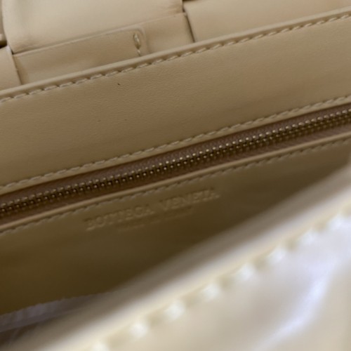 Bottega Veneta Women Bags PADDED CASSETTE BAG with Original Box