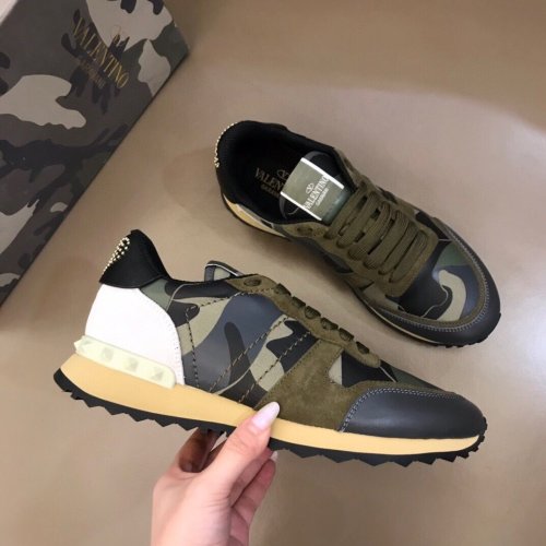 Valentino Men Shoes Fashion Design Luxury Brand ROCKRUNNER CAMOUFLAGE LAMINATED STUDDED SNEAKER with Original Box