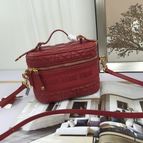 Dior Womens Bag SMALL DIORTRAVEL VANITY CASE S5488UNTR_M900