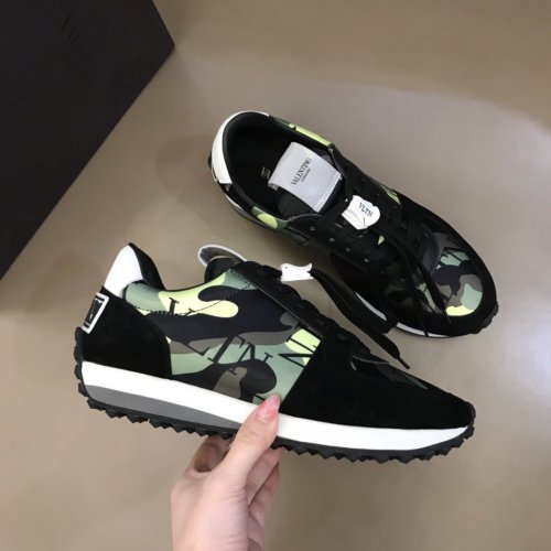 Valentino Men Shoes Fashion Design Luxury Brand ROCKRUNNER CAMOUFLAGE LAMINATED STUDDED SNEAKER with Original Box
